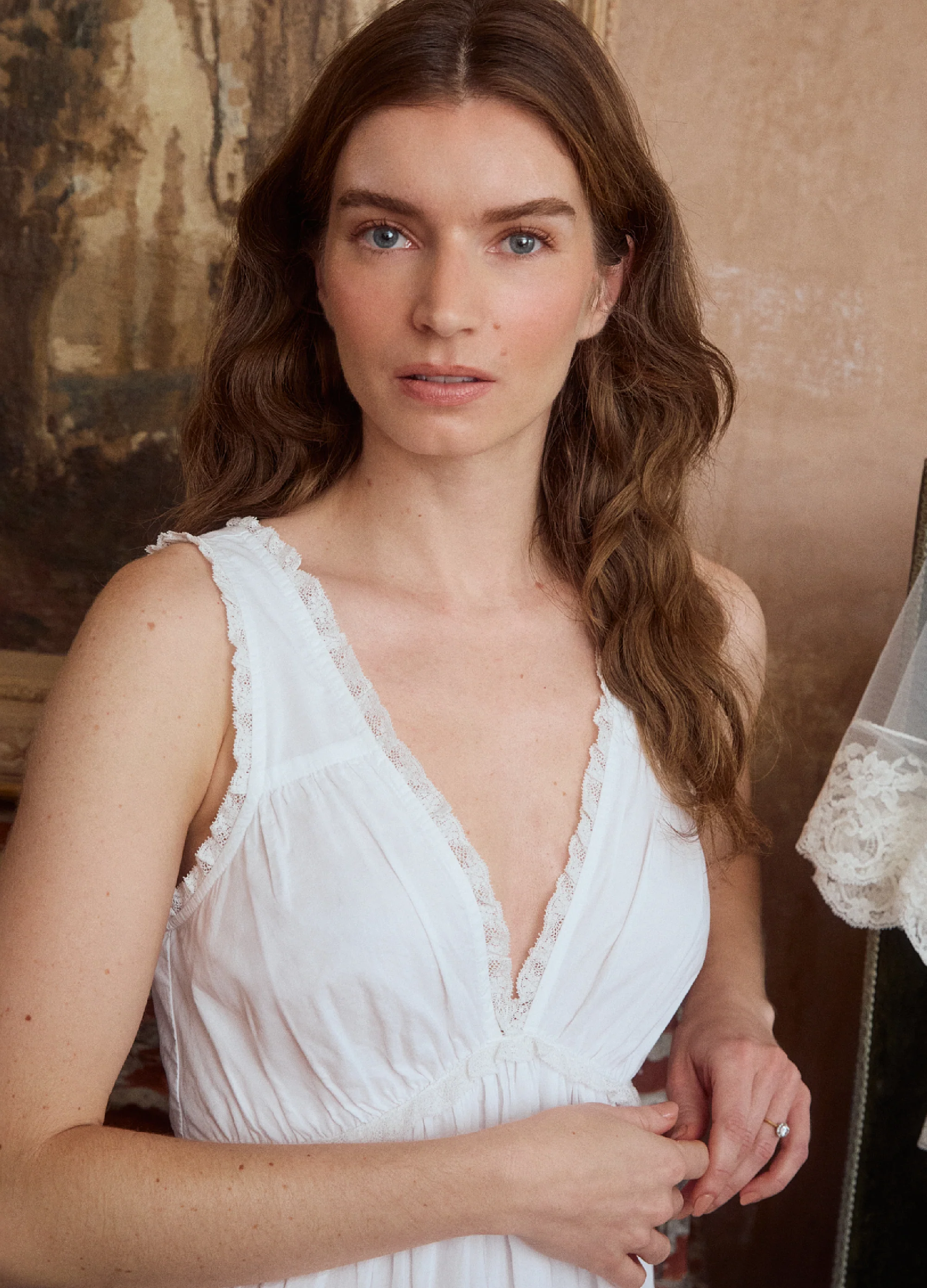 Anastasia - White - Image 5